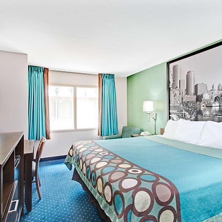Super 8 By Wyndham Brockton Hotel Eksteriør billede