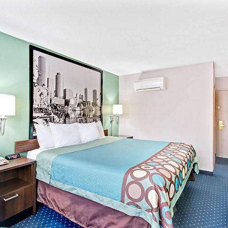 Super 8 By Wyndham Brockton Hotel Eksteriør billede
