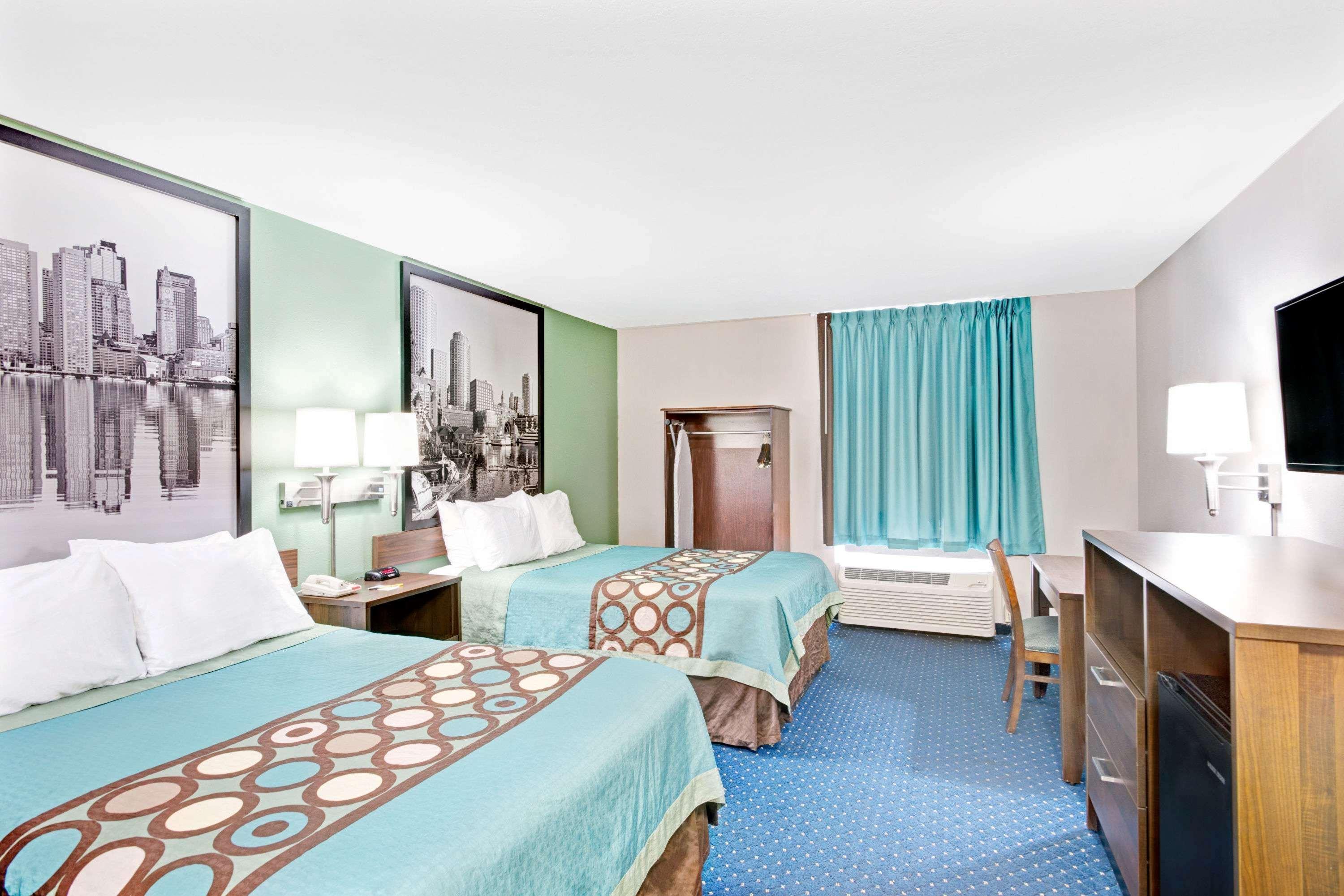 Super 8 By Wyndham Brockton Hotel Eksteriør billede