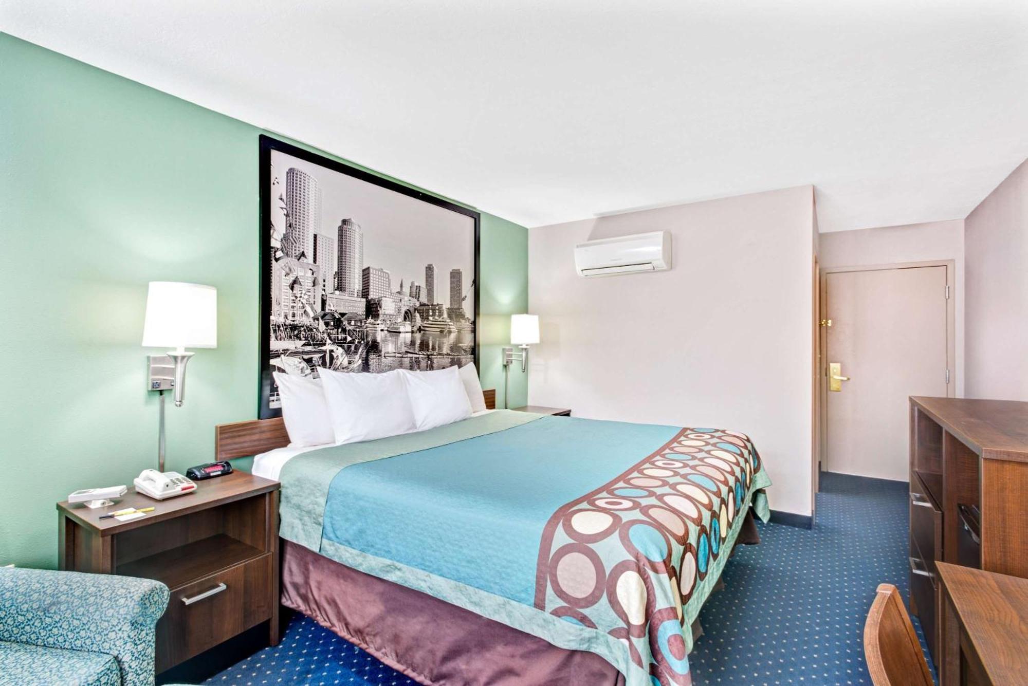 Super 8 By Wyndham Brockton Hotel Eksteriør billede